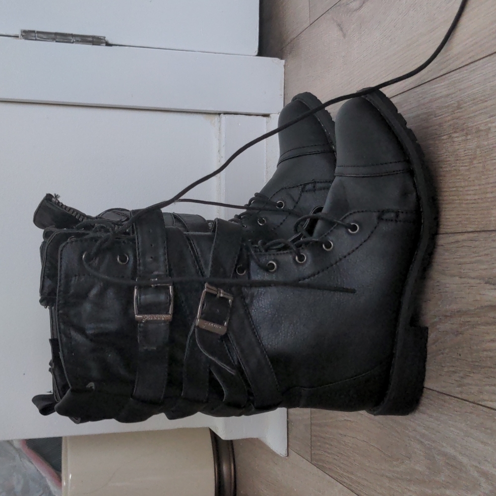 Groove Lace Up Combat Boots NWOT